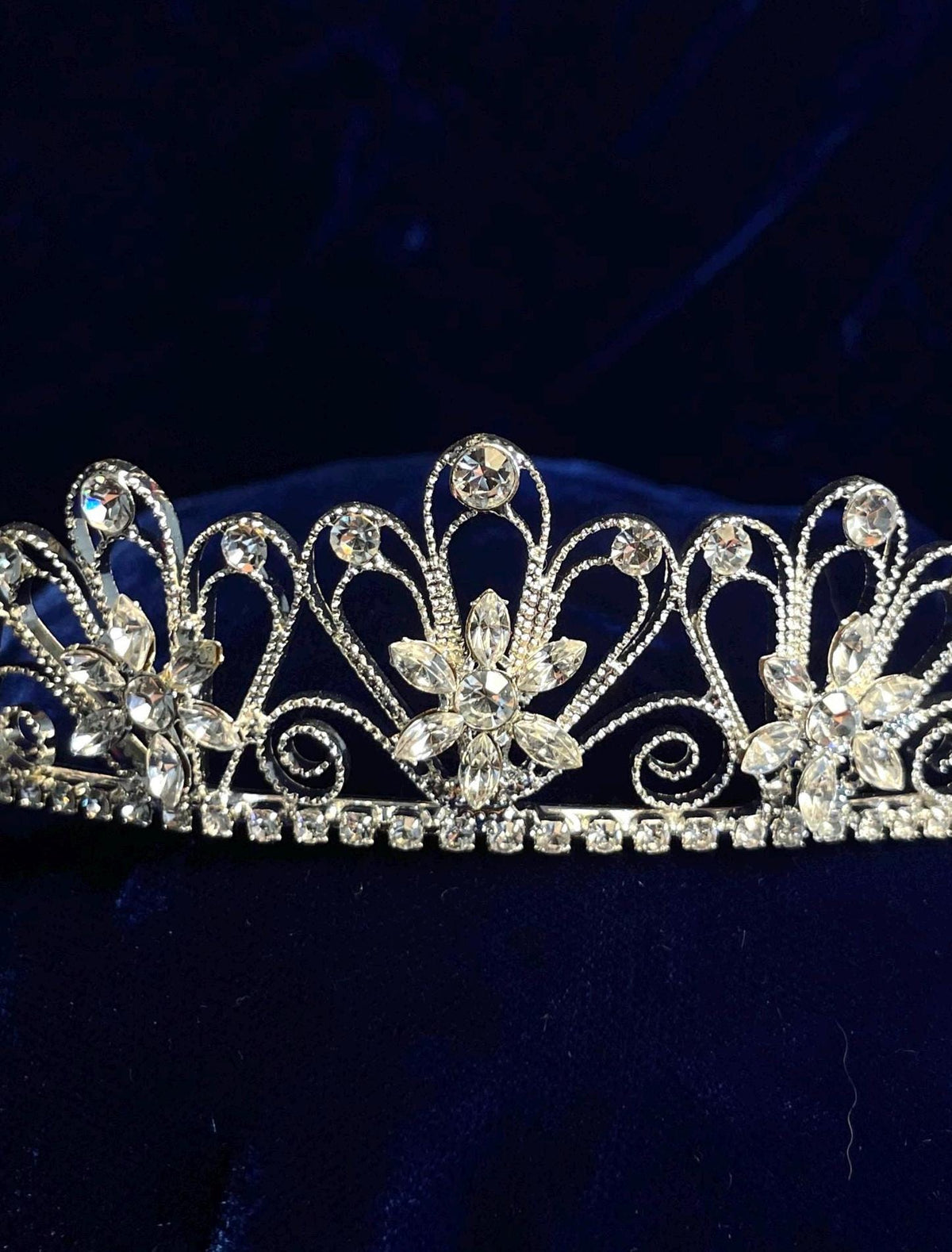 Dainty rhinestone and pearl bridal tiara - daisy design
