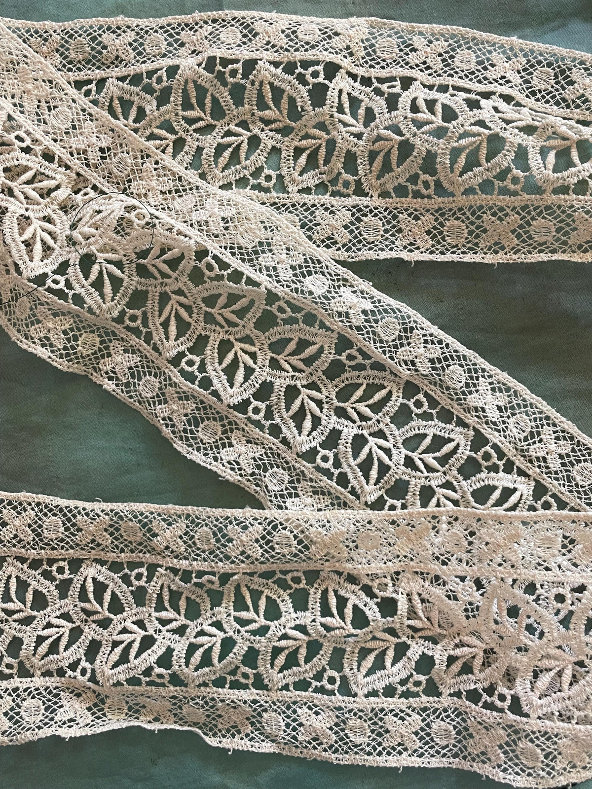 3" Ivory Cotton Irish-style Lace - Vintage