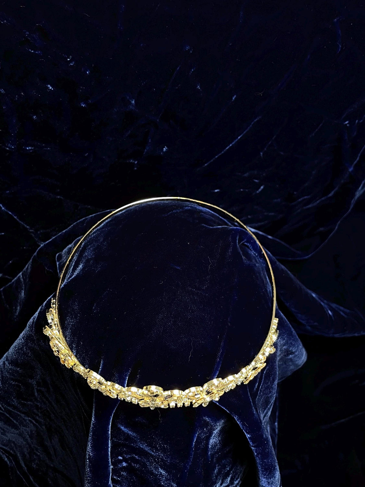 Dainty rhinestone and pearl bridal tiara - daisy design