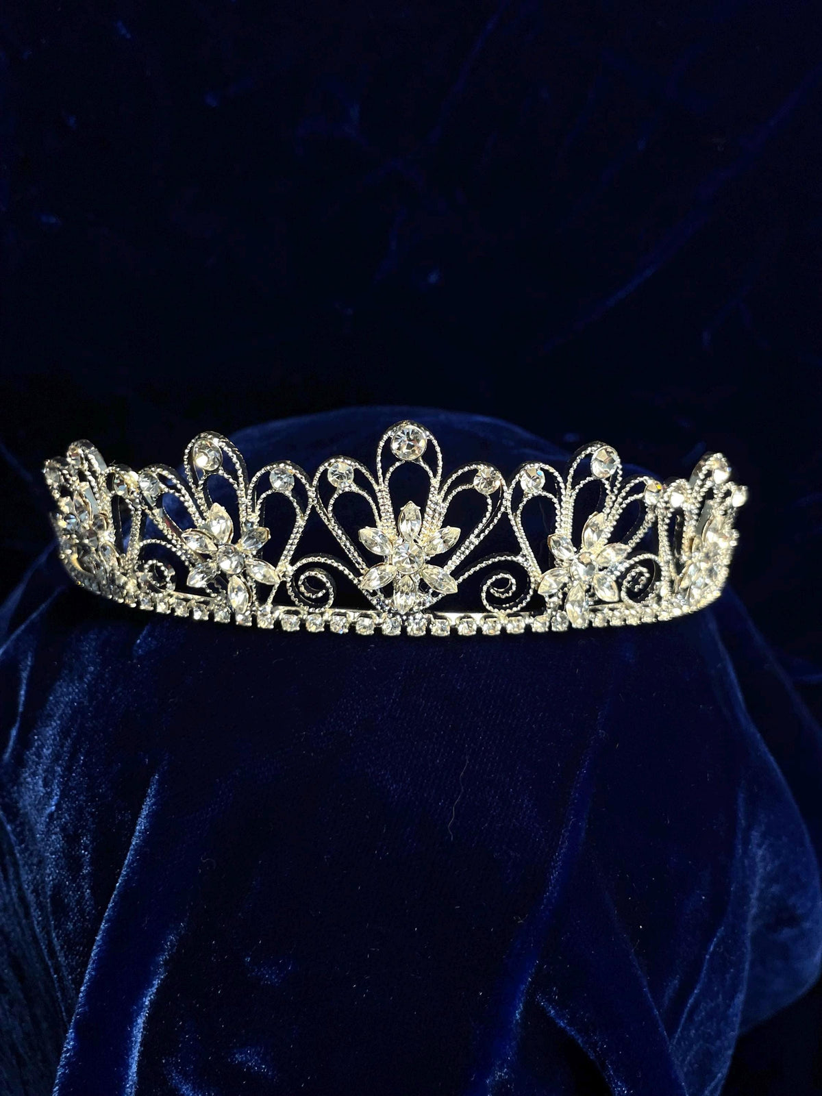 Dainty rhinestone and pearl bridal tiara - daisy design