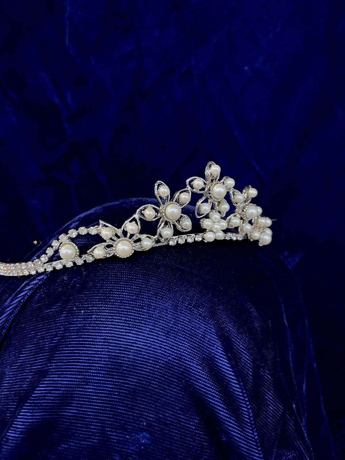 Dainty rhinestone and pearl bridal tiara - daisy design