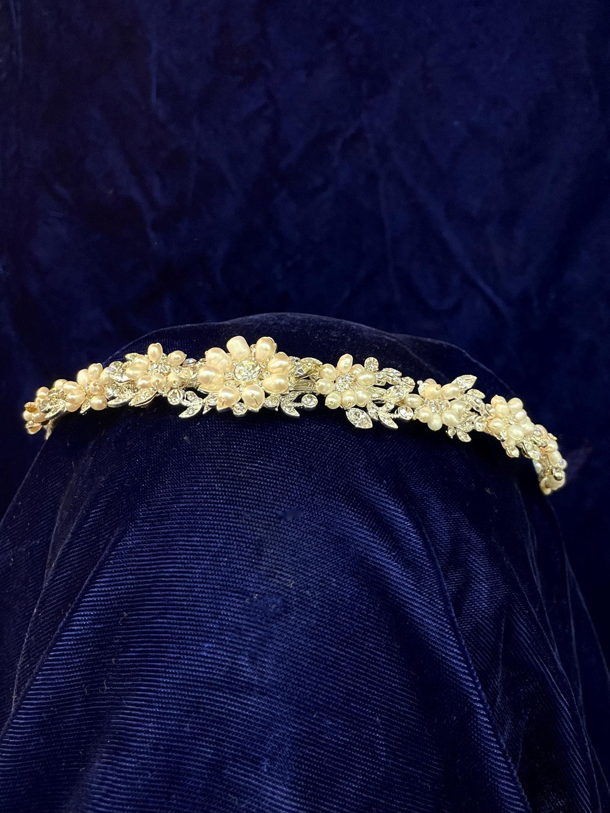 Subtle rhinestone and pearl floral silver-tone bridal tiara, high quality