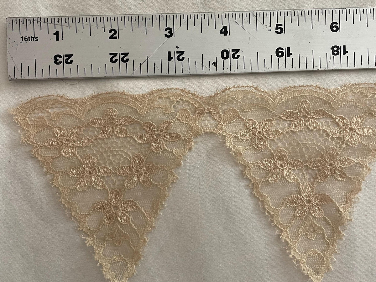 Ivory 3 1/2" Triangle Chantilly Point Lace Trim