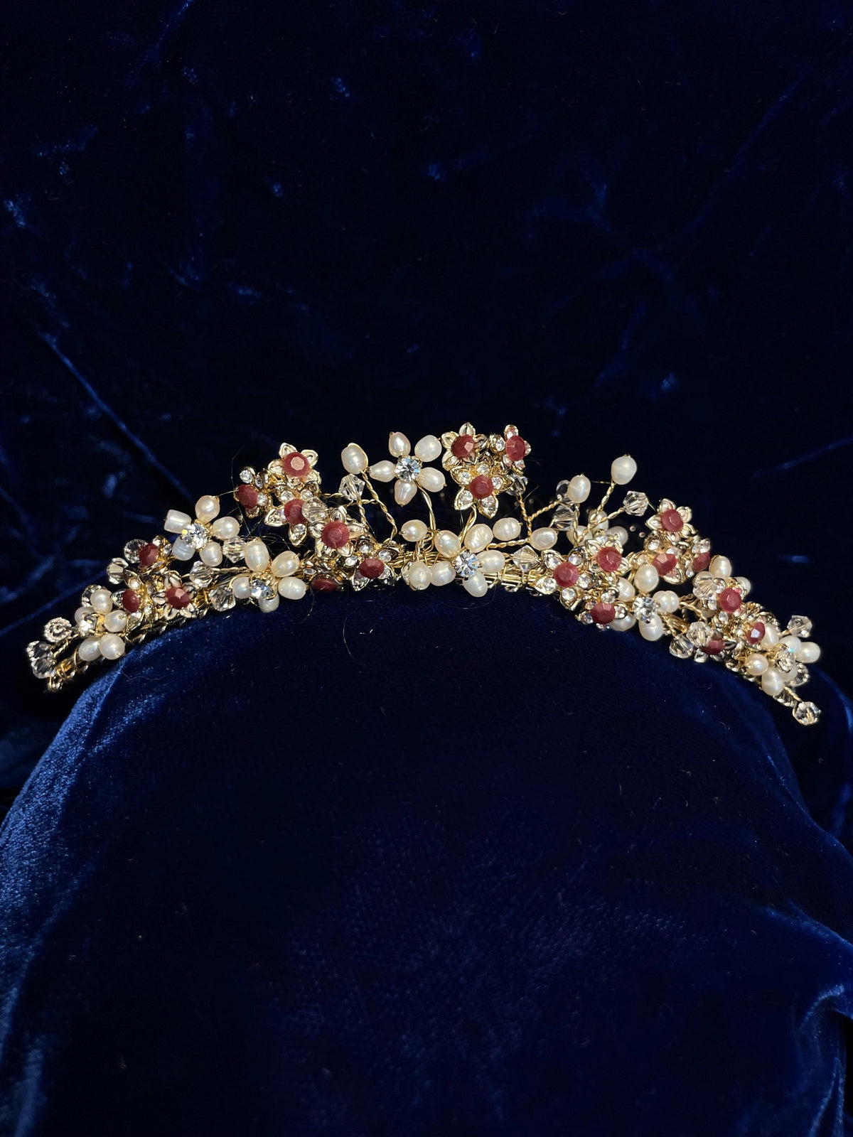Gold tone vintage comb with garnet tone stones and pearls
