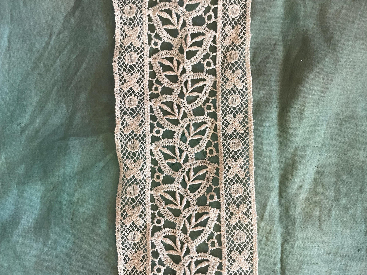 3" Ivory Cotton Irish-style Lace - Vintage